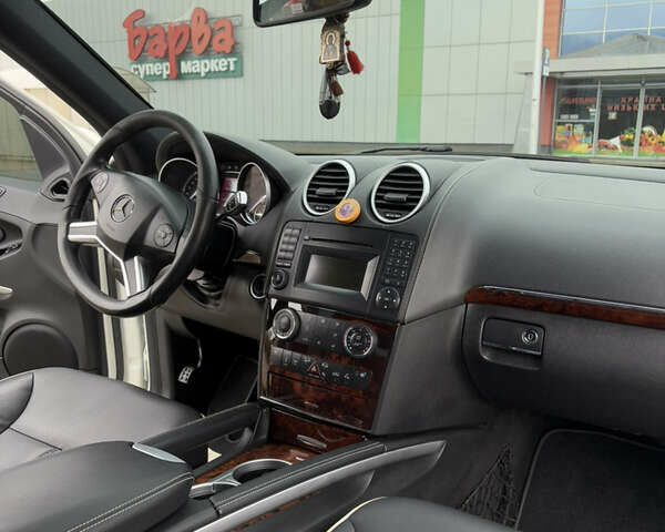 Белый Мерседес М-Класс, объемом двигателя 2.99 л и пробегом 215 тыс. км за 16300 $, фото 7 на Automoto.ua