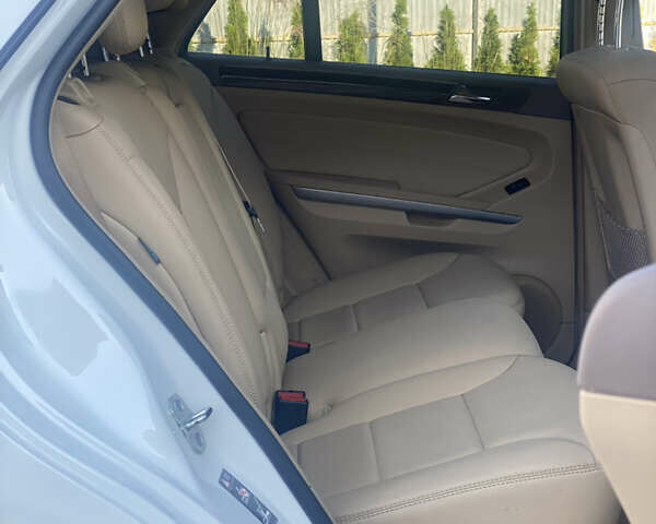 Білий Мерседес М-Клас, об'ємом двигуна 3 л та пробігом 144 тис. км за 14999 $, фото 22 на Automoto.ua