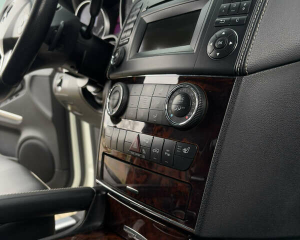Белый Мерседес М-Класс, объемом двигателя 2.99 л и пробегом 215 тыс. км за 16300 $, фото 4 на Automoto.ua