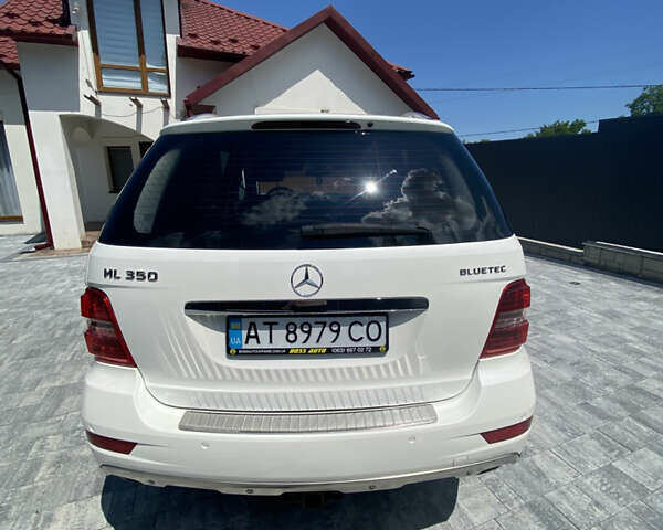 Белый Мерседес М-Класс, объемом двигателя 3 л и пробегом 211 тыс. км за 15600 $, фото 6 на Automoto.ua