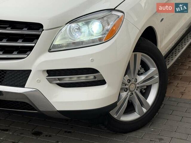 Белый Мерседес М-Класс, объемом двигателя 3.5 л и пробегом 196 тыс. км за 21500 $, фото 6 на Automoto.ua