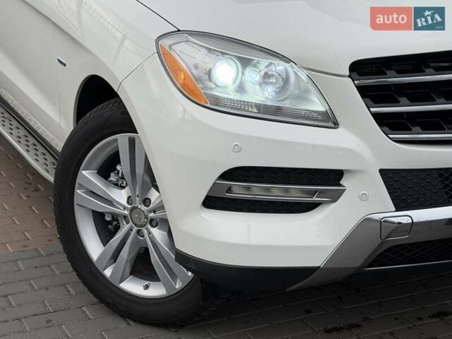 Белый Мерседес М-Класс, объемом двигателя 3.5 л и пробегом 196 тыс. км за 21500 $, фото 17 на Automoto.ua