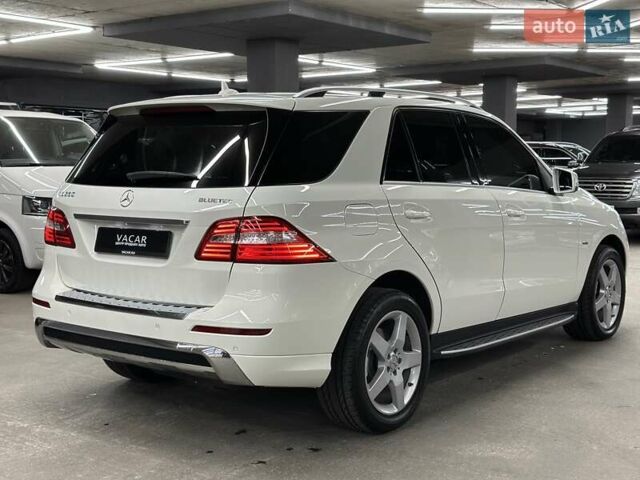Білий Мерседес М-Клас, об'ємом двигуна 2.14 л та пробігом 183 тис. км за 22500 $, фото 7 на Automoto.ua