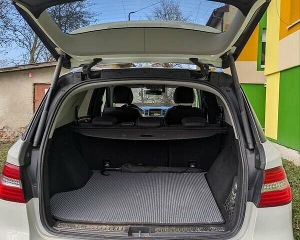 Белый Мерседес М-Класс, объемом двигателя 2.14 л и пробегом 200 тыс. км за 19800 $, фото 6 на Automoto.ua