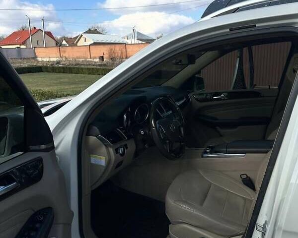 Білий Мерседес М-Клас, об'ємом двигуна 3 л та пробігом 270 тис. км за 18200 $, фото 4 на Automoto.ua
