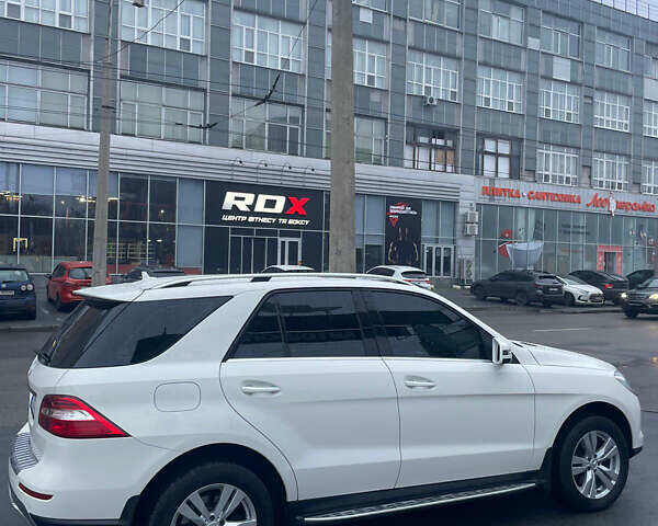 Білий Мерседес М-Клас, об'ємом двигуна 2.99 л та пробігом 165 тис. км за 20999 $, фото 49 на Automoto.ua