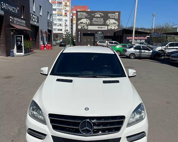 Белый Мерседес М-Класс, объемом двигателя 2.99 л и пробегом 165 тыс. км за 20999 $, фото 4 на Automoto.ua