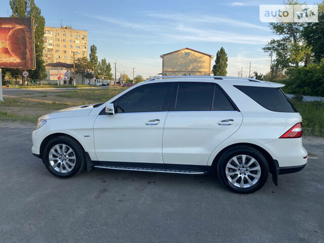Белый Мерседес М-Класс, объемом двигателя 3 л и пробегом 260 тыс. км за 23000 $, фото 2 на Automoto.ua