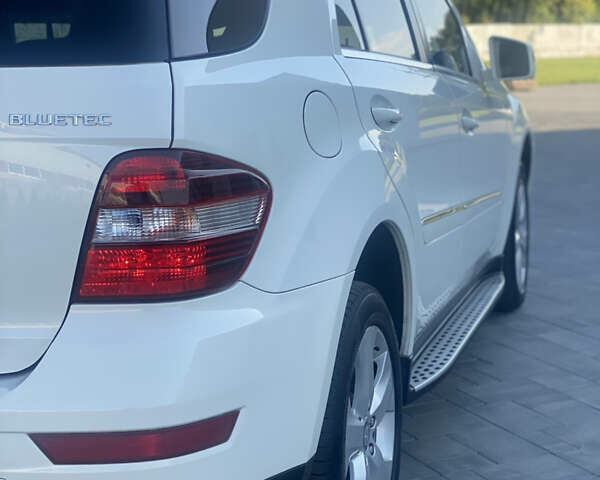 Білий Мерседес М-Клас, об'ємом двигуна 3 л та пробігом 144 тис. км за 14999 $, фото 6 на Automoto.ua