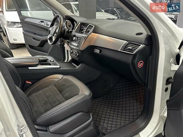 Білий Мерседес М-Клас, об'ємом двигуна 2.14 л та пробігом 183 тис. км за 22500 $, фото 24 на Automoto.ua