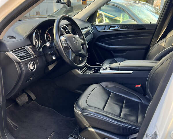 Білий Мерседес М-Клас, об'ємом двигуна 3.5 л та пробігом 142 тис. км за 17700 $, фото 4 на Automoto.ua