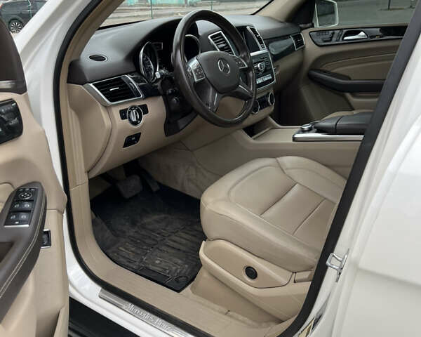 Мерседес М-Класс 2012 в Первомайск на Automoto.ua Белый Мерседес М-Класс, объемом двигателя 3 л и пробегом 220 тыс. км за 22888 $, фото 9 на Automoto.ua