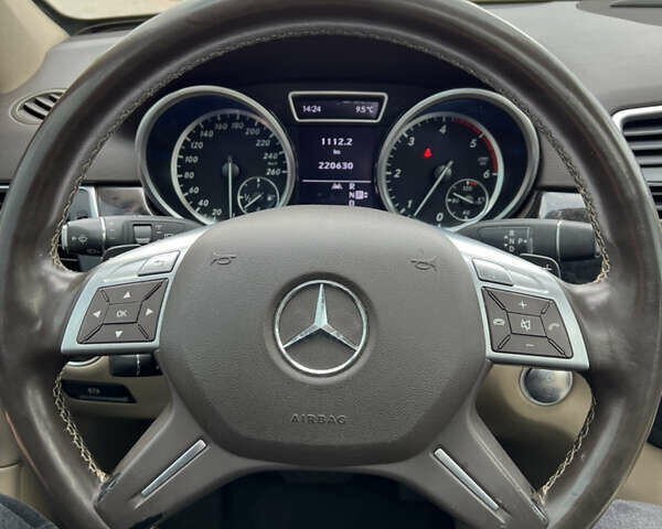 Мерседес М-Класс 2012 в Первомайск на Automoto.ua Белый Мерседес М-Класс, объемом двигателя 3 л и пробегом 220 тыс. км за 22888 $, фото 13 на Automoto.ua