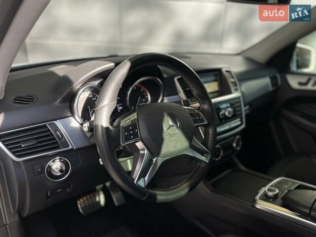 Белый Мерседес М-Класс, объемом двигателя 2.99 л и пробегом 156 тыс. км за 22900 $, фото 17 на Automoto.ua