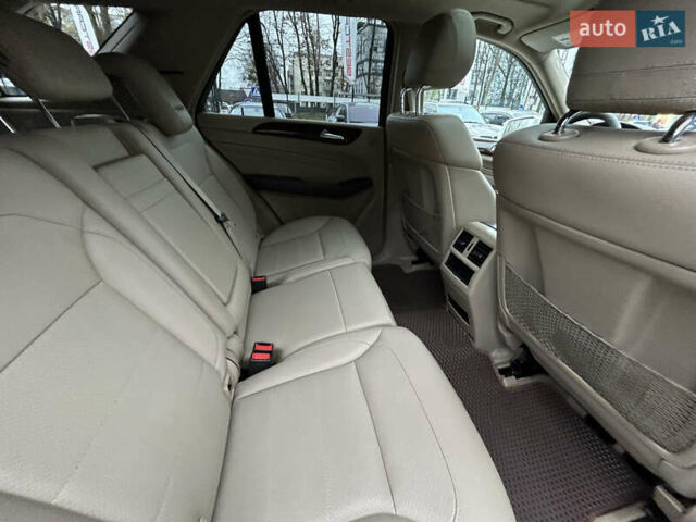 Білий Мерседес М-Клас, об'ємом двигуна 4.66 л та пробігом 160 тис. км за 17900 $, фото 21 на Automoto.ua