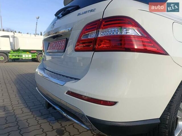 Белый Мерседес М-Класс, объемом двигателя 2.99 л и пробегом 198 тыс. км за 21800 $, фото 59 на Automoto.ua