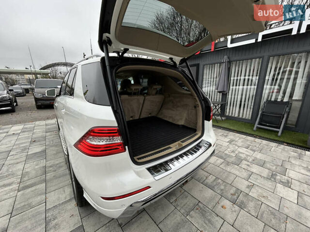 Білий Мерседес М-Клас, об'ємом двигуна 4.66 л та пробігом 160 тис. км за 17900 $, фото 27 на Automoto.ua