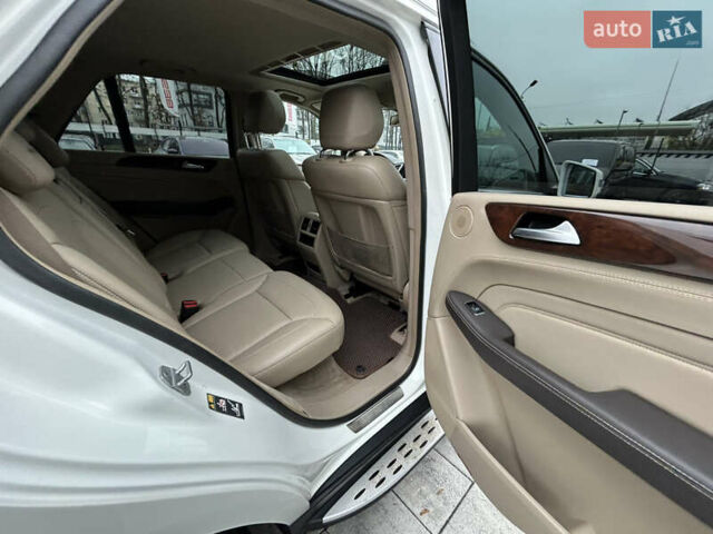 Білий Мерседес М-Клас, об'ємом двигуна 4.66 л та пробігом 160 тис. км за 17900 $, фото 20 на Automoto.ua