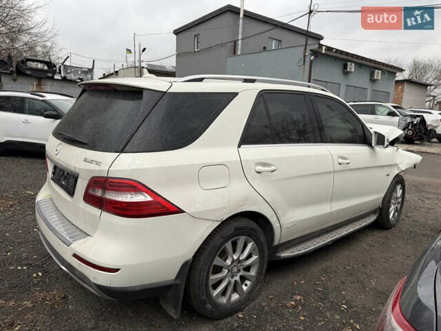 Белый Мерседес М-Класс, объемом двигателя 2.14 л и пробегом 146 тыс. км за 11200 $, фото 4 на Automoto.ua