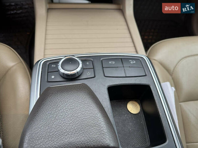 Белый Мерседес М-Класс, объемом двигателя 2.99 л и пробегом 222 тыс. км за 22700 $, фото 13 на Automoto.ua