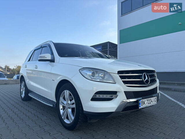 Мерседес М-Класс 2012 в Нововолынск на Automoto.ua Белый Мерседес М-Класс, объемом двигателя 3.5 л и пробегом 195 тыс. км за 20000 $, фото 6 на Automoto.ua