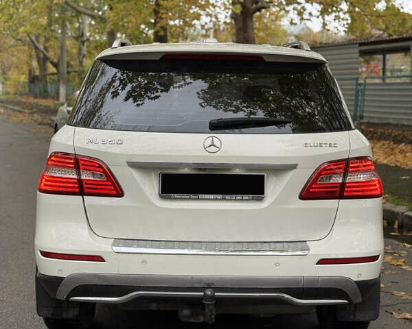 Белый Мерседес М-Класс, объемом двигателя 2.99 л и пробегом 217 тыс. км за 18900 $, фото 13 на Automoto.ua