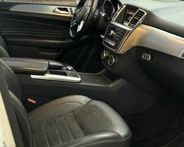 Белый Мерседес М-Класс, объемом двигателя 2.99 л и пробегом 217 тыс. км за 18900 $, фото 17 на Automoto.ua