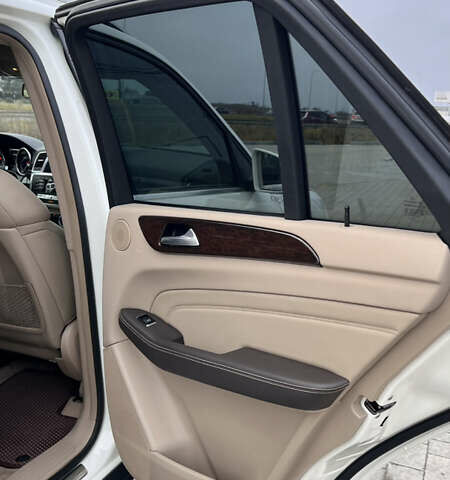 Білий Мерседес М-Клас, об'ємом двигуна 2.99 л та пробігом 194 тис. км за 22500 $, фото 16 на Automoto.ua