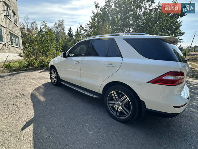 Білий Мерседес М-Клас, об'ємом двигуна 2.99 л та пробігом 201 тис. км за 27000 $, фото 1 на Automoto.ua