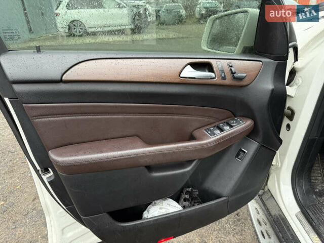 Белый Мерседес М-Класс, объемом двигателя 2.14 л и пробегом 146 тыс. км за 11200 $, фото 9 на Automoto.ua