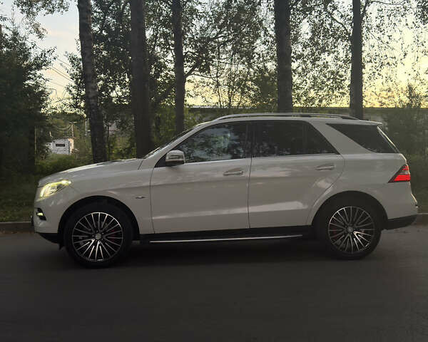 Белый Мерседес М-Класс, объемом двигателя 2.99 л и пробегом 222 тыс. км за 22700 $, фото 2 на Automoto.ua