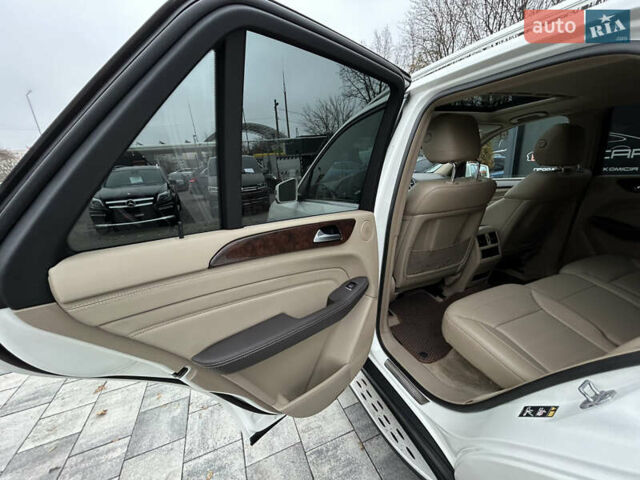 Білий Мерседес М-Клас, об'ємом двигуна 4.66 л та пробігом 160 тис. км за 17900 $, фото 17 на Automoto.ua