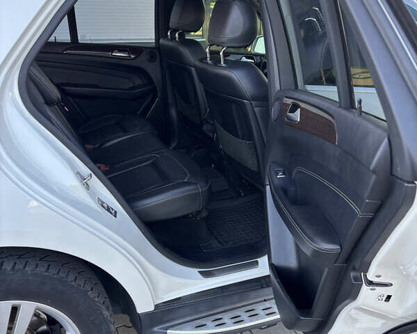 Мерседес М-Класс 2012 в Нововолынск на Automoto.ua Белый Мерседес М-Класс, объемом двигателя 3.5 л и пробегом 195 тыс. км за 20000 $, фото 27 на Automoto.ua