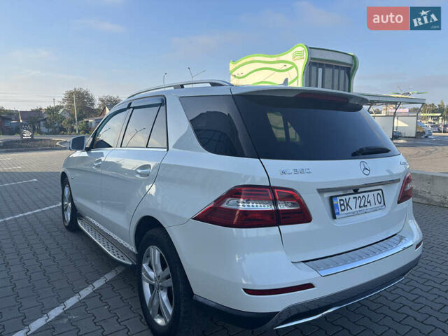 Мерседес М-Класс 2012 в Нововолынск на Automoto.ua Белый Мерседес М-Класс, объемом двигателя 3.5 л и пробегом 195 тыс. км за 20000 $, фото 9 на Automoto.ua