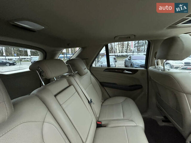 Білий Мерседес М-Клас, об'ємом двигуна 4.66 л та пробігом 160 тис. км за 17900 $, фото 22 на Automoto.ua