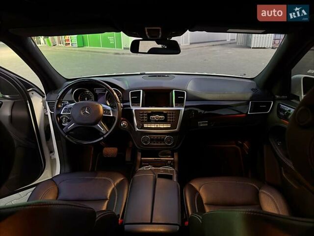 Белый Мерседес М-Класс, объемом двигателя 2.99 л и пробегом 130 тыс. км за 25000 $, фото 8 на Automoto.ua