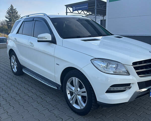 Мерседес М-Класс 2012 в Нововолынск на Automoto.ua Белый Мерседес М-Класс, объемом двигателя 3.5 л и пробегом 195 тыс. км за 20000 $, фото 1 на Automoto.ua