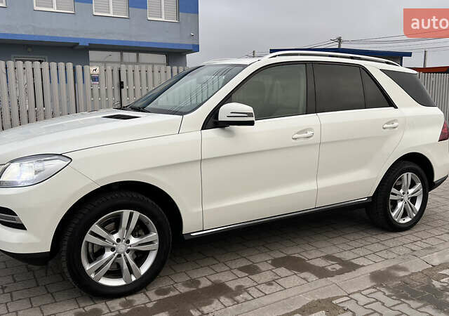 Білий Мерседес М-Клас, об'ємом двигуна 2.99 л та пробігом 194 тис. км за 22500 $, фото 2 на Automoto.ua