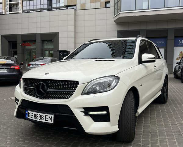 Білий Мерседес М-Клас, об'ємом двигуна 2.99 л та пробігом 195 тис. км за 22500 $, фото 1 на Automoto.ua