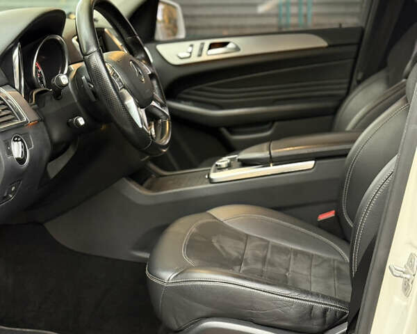 Белый Мерседес М-Класс, объемом двигателя 2.99 л и пробегом 217 тыс. км за 18900 $, фото 10 на Automoto.ua