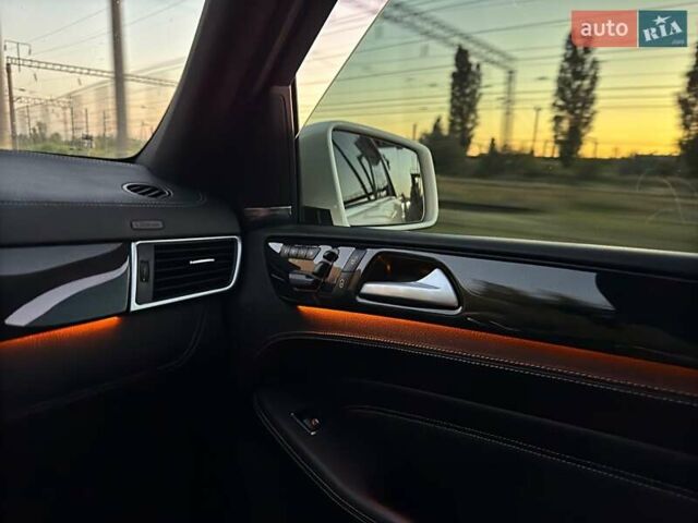 Белый Мерседес М-Класс, объемом двигателя 2.99 л и пробегом 130 тыс. км за 25000 $, фото 1 на Automoto.ua