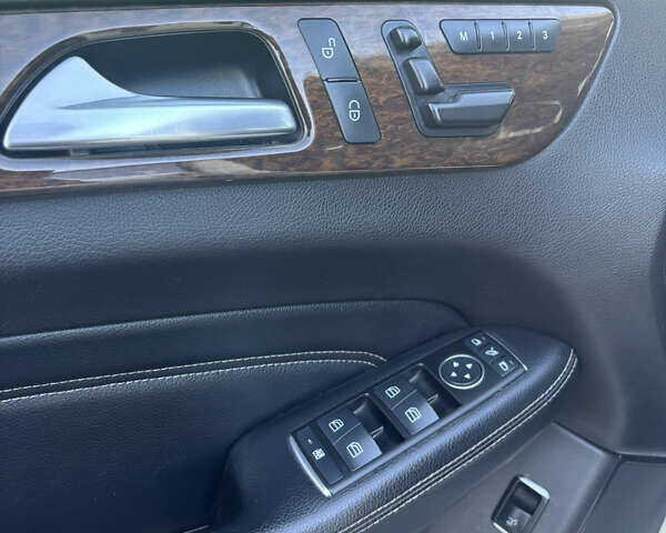 Мерседес М-Класс 2012 в Нововолынск на Automoto.ua Белый Мерседес М-Класс, объемом двигателя 3.5 л и пробегом 195 тыс. км за 20000 $, фото 21 на Automoto.ua