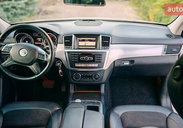 Мерседес М-Класс 2012 в Киеве на Automoto.ua Белый Мерседес М-Класс, объемом двигателя 2.14 л и пробегом 140 тыс. км за 24900 $, фото 15 на Automoto.ua