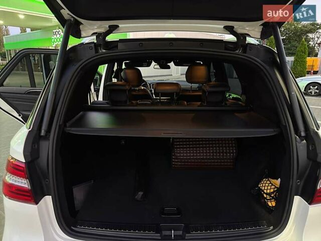 Белый Мерседес М-Класс, объемом двигателя 2.99 л и пробегом 130 тыс. км за 25000 $, фото 7 на Automoto.ua