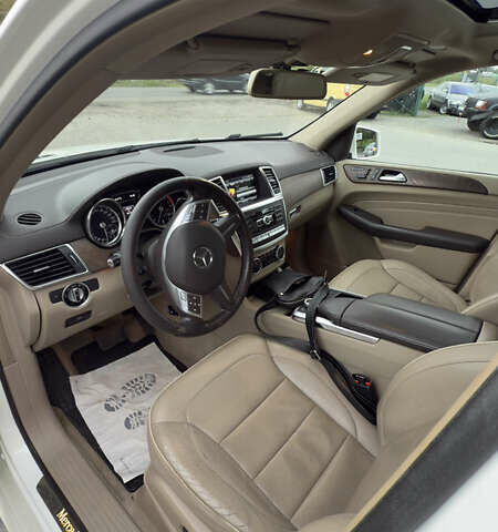 Белый Мерседес М-Класс, объемом двигателя 2.99 л и пробегом 281 тыс. км за 18550 $, фото 9 на Automoto.ua