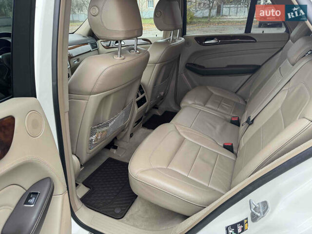 Белый Мерседес М-Класс, объемом двигателя 2.99 л и пробегом 222 тыс. км за 22700 $, фото 17 на Automoto.ua