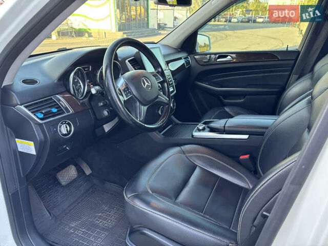 Мерседес М-Класс 2012 в Нововолынск на Automoto.ua Белый Мерседес М-Класс, объемом двигателя 3.5 л и пробегом 195 тыс. км за 20000 $, фото 33 на Automoto.ua