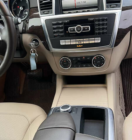 Білий Мерседес М-Клас, об'ємом двигуна 2.99 л та пробігом 194 тис. км за 22500 $, фото 25 на Automoto.ua