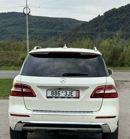 Белый Мерседес М-Класс, объемом двигателя 2.99 л и пробегом 281 тыс. км за 18550 $, фото 5 на Automoto.ua