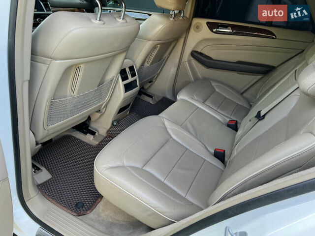 Белый Мерседес М-Класс, объемом двигателя 3 л и пробегом 290 тыс. км за 18900 $, фото 12 на Automoto.ua